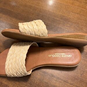 Andre Assous Nahala Slide Sandal. Size 7.